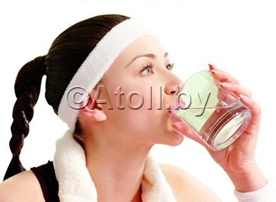 пейте чистую воду во время занятия спортом