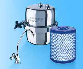 Проточный фильтр Аквафор Фаворит (исполн. 5) для очистки мягкой питьевой воды